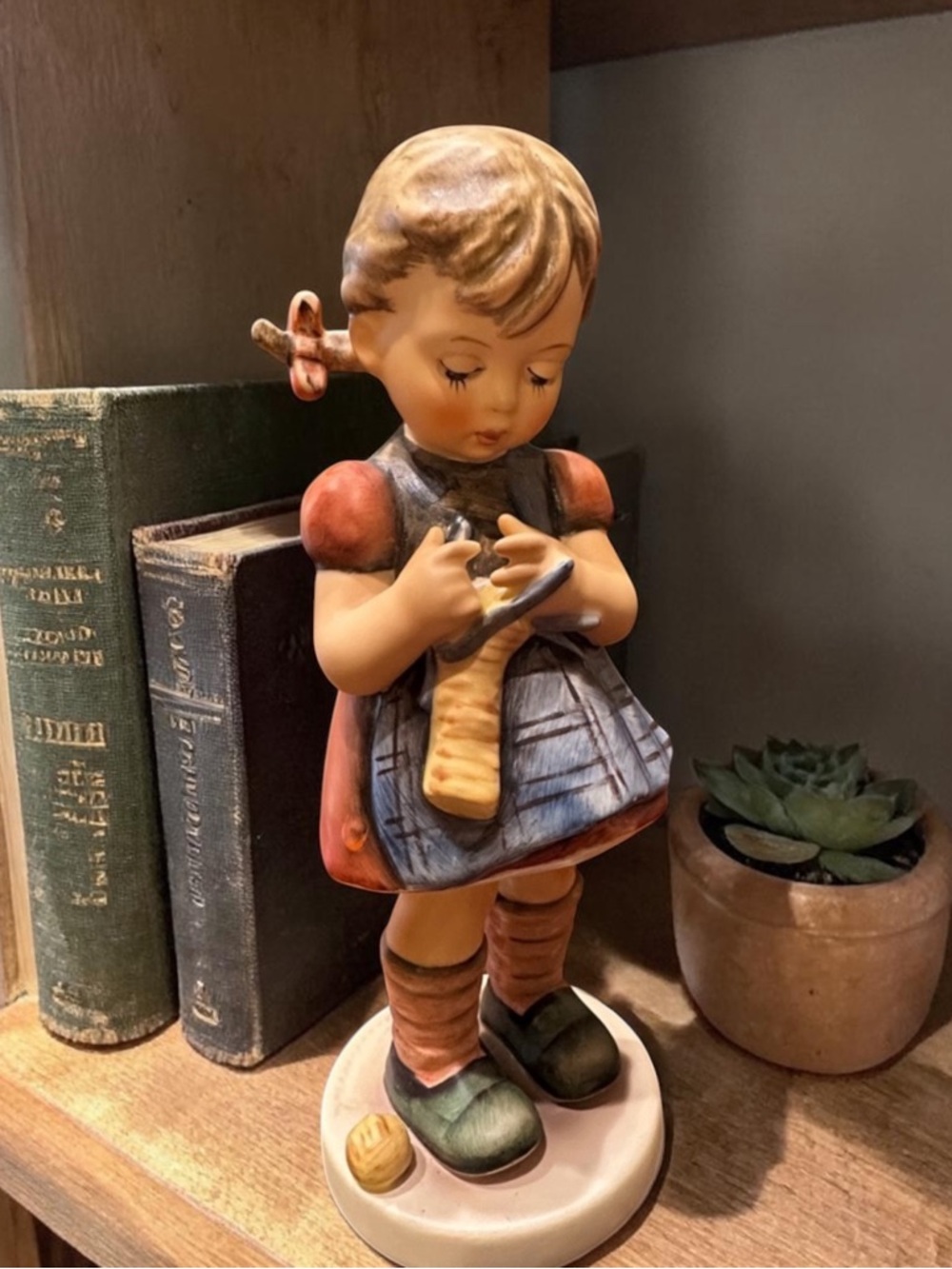 Vintage Goebel Hummel “Stitch in Time” HUM 197/3 Figurine – W. Germany